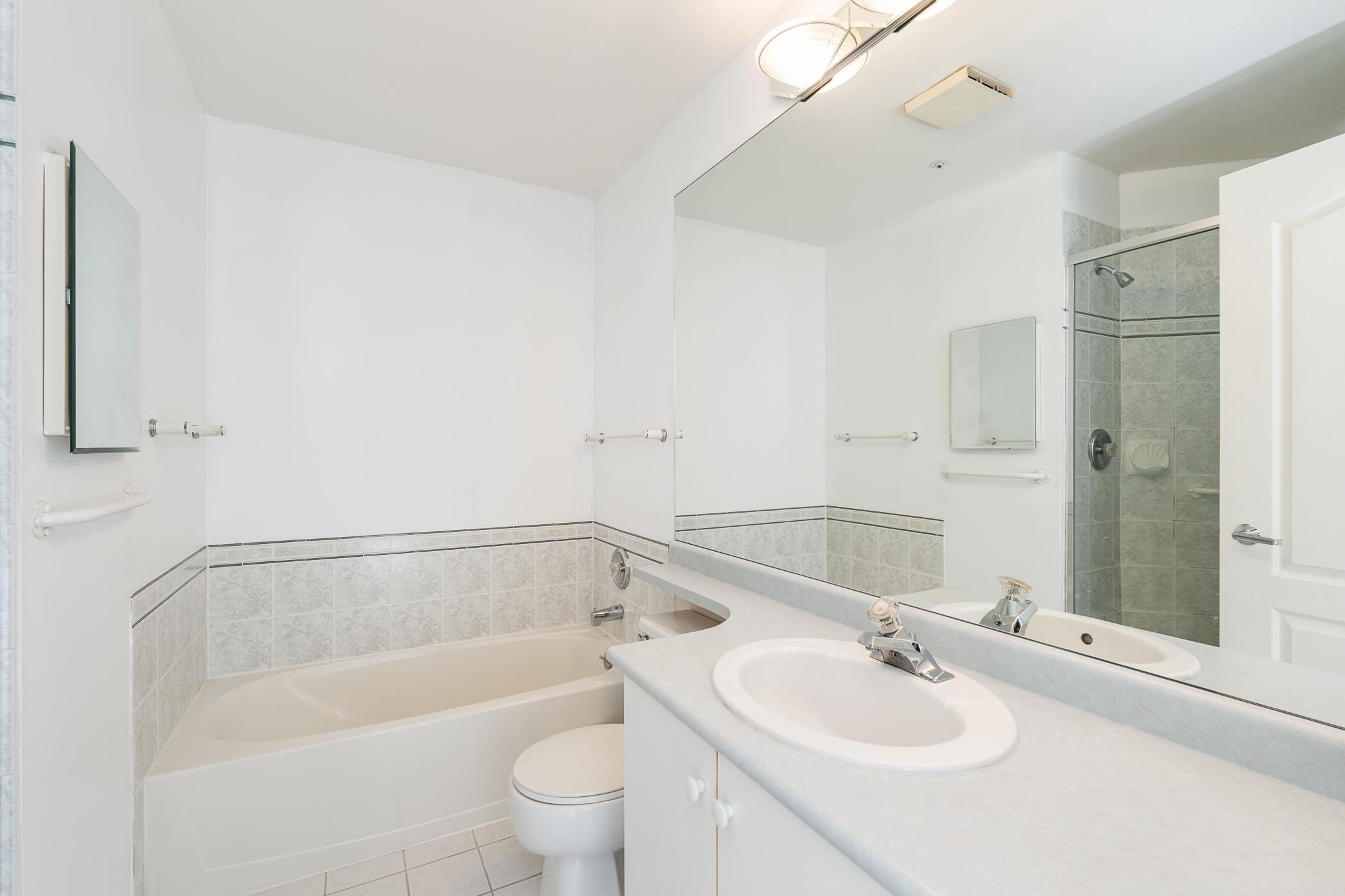 #302 – 2271 Bellevue Avenue